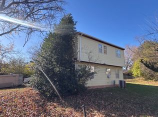 113 Elm Tree Ln, Sterling, VA 20164