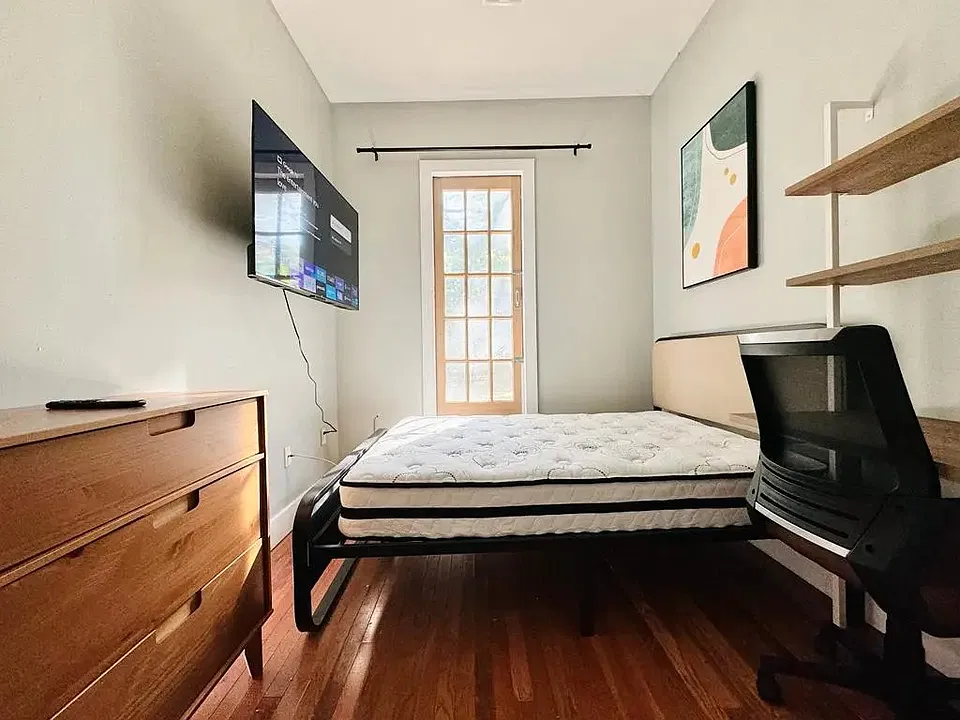 24 Van Buren St #2-114