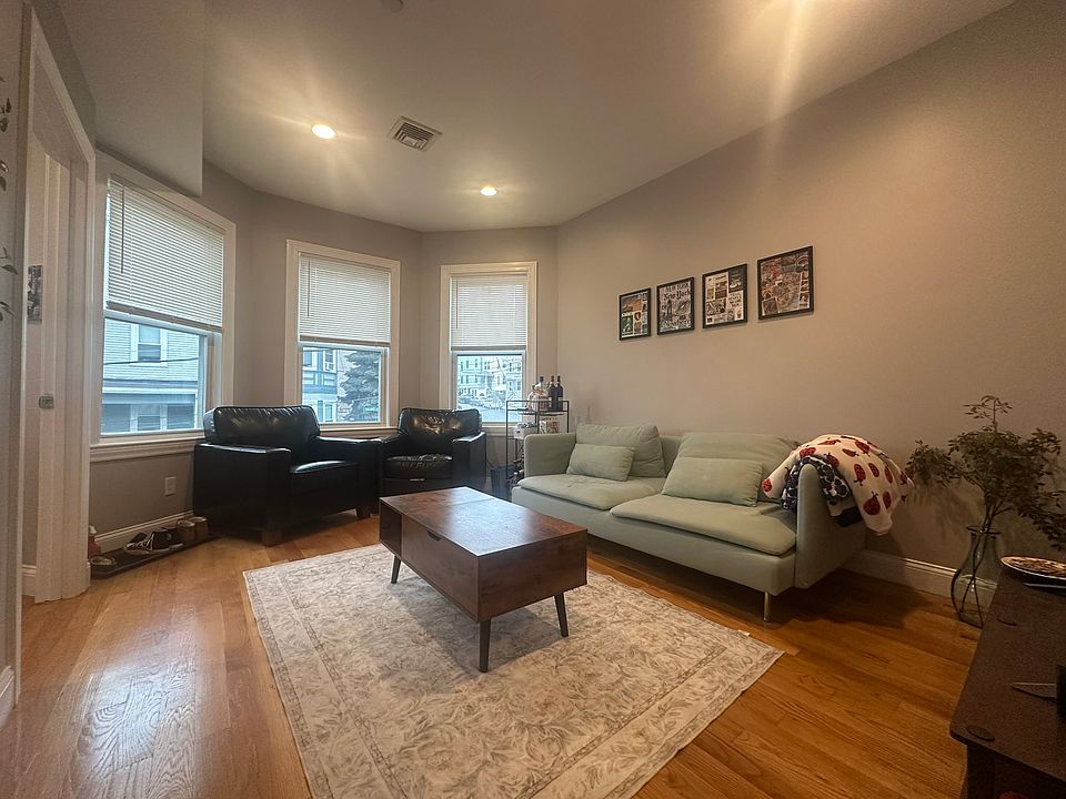 1st image of 39 Calumet St APT 2