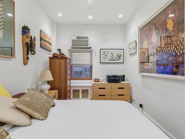 360 West 21st Street image 15 of 21