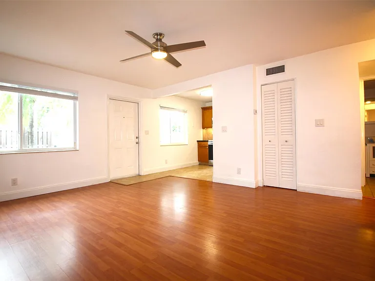 820 NE 28th St #2 — Photo 4