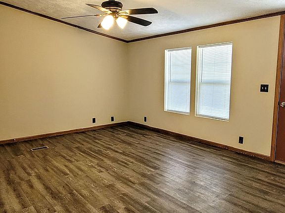 3rd image of 1127 Trail Dr