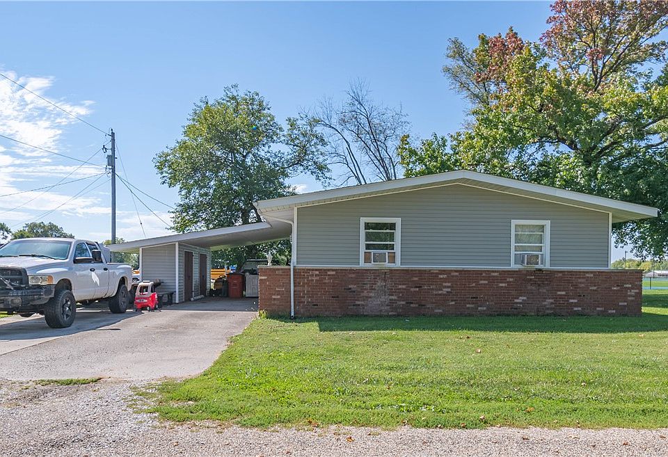 18 Elm Dr, Bethany, IL 61914 Zillow
