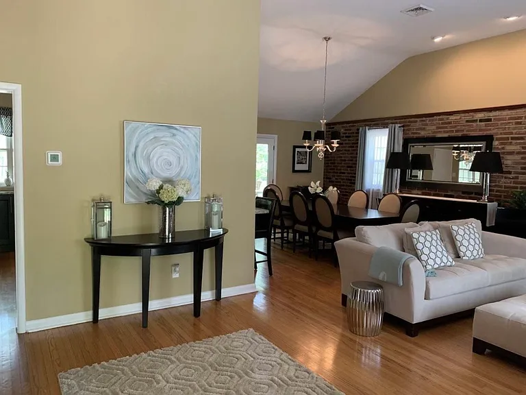 349 Saunders Dr — Photo 2