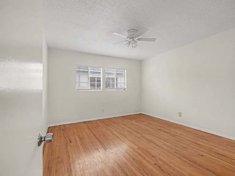 1037 N Curson Ave #4 — Photo 24