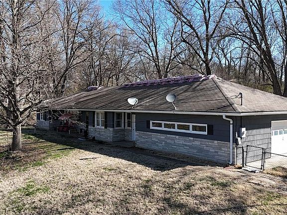 3rd image of 2713 Maple Ave