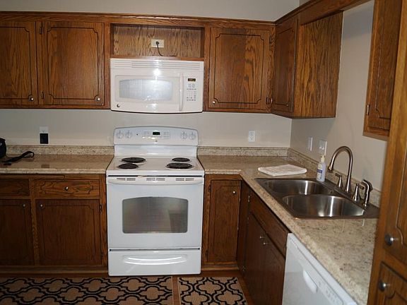 3rd image of 781 Cougar Dr