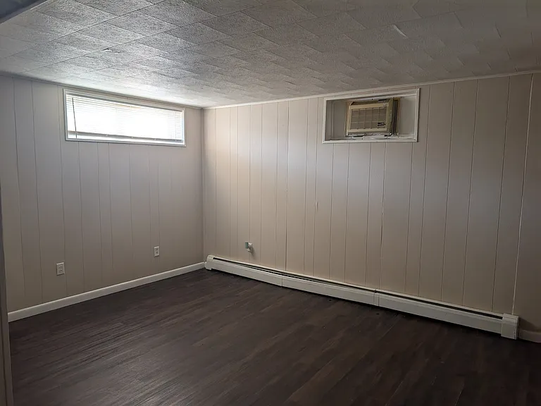 422 N Sheldon St — Photo 15