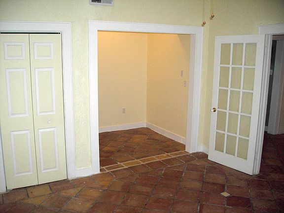 5th image of 323 Carleton Ct APT 3