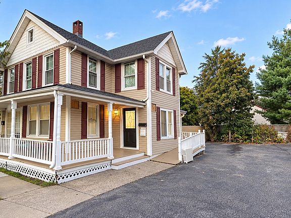 3rd image of 21 Carleton Avenue