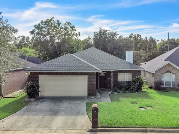 715 Montreal Dr, Longview, TX 75601