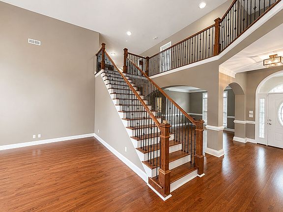 5th image of 16546 Riverpointe Dr