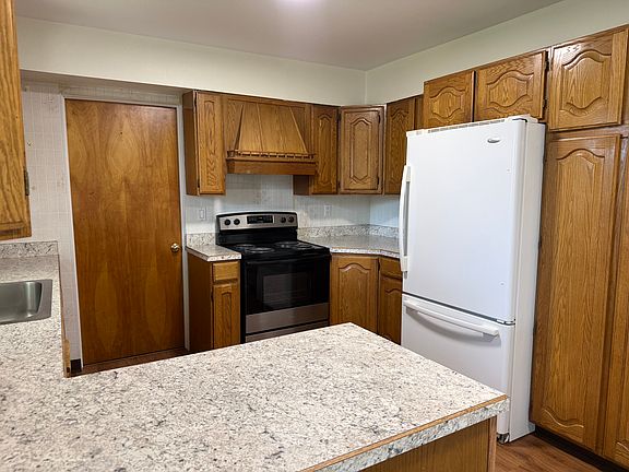 4th image of 1208 Holly Dr