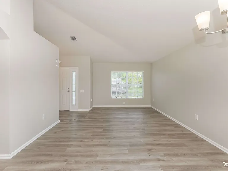 31124 Hannigan Pl — Photo 4