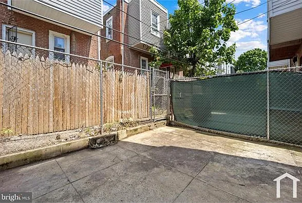 5749 Catharine St — Photo 20