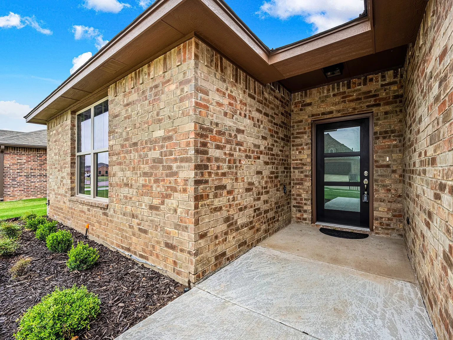 4 bed, 2000 sqft, $2,950 — Photo 2