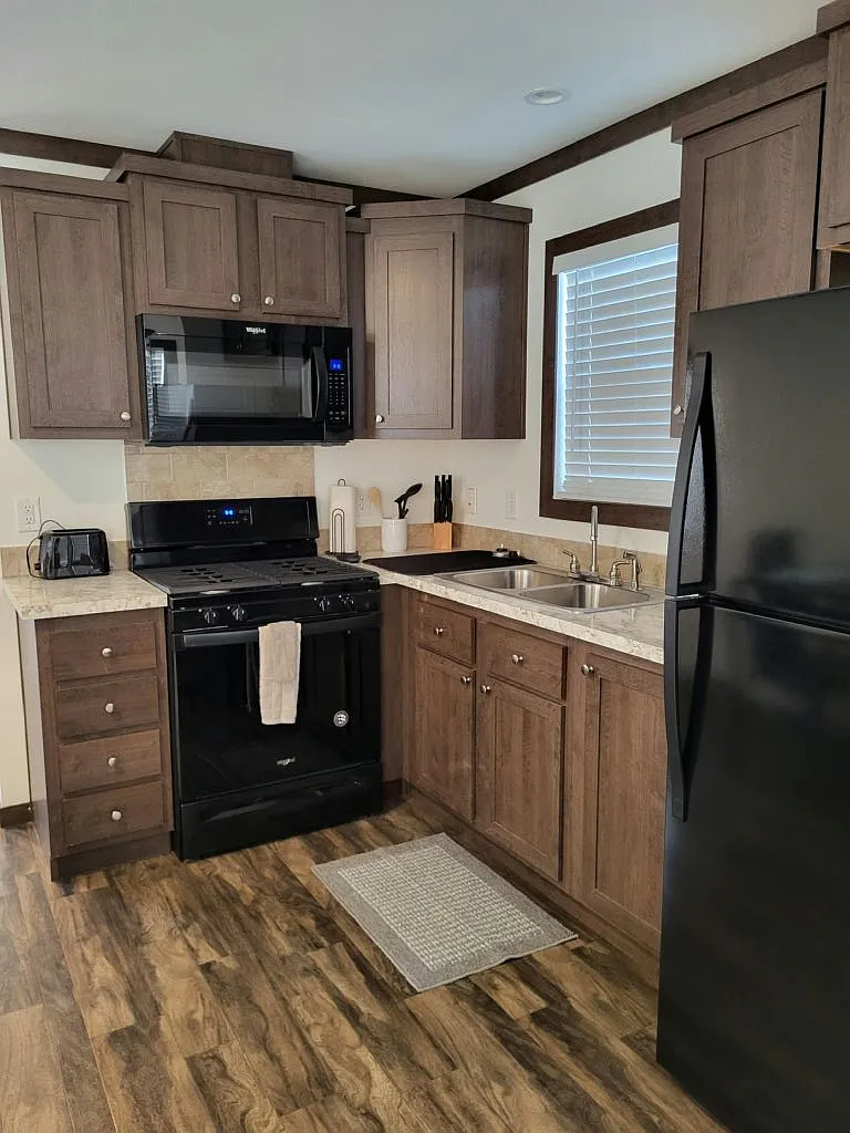 1 bed, 1.0 bath, 385 sqft, $1,300 — Photo 2