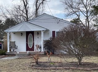 6 Hideaway Ln, Wareham, MA 02571