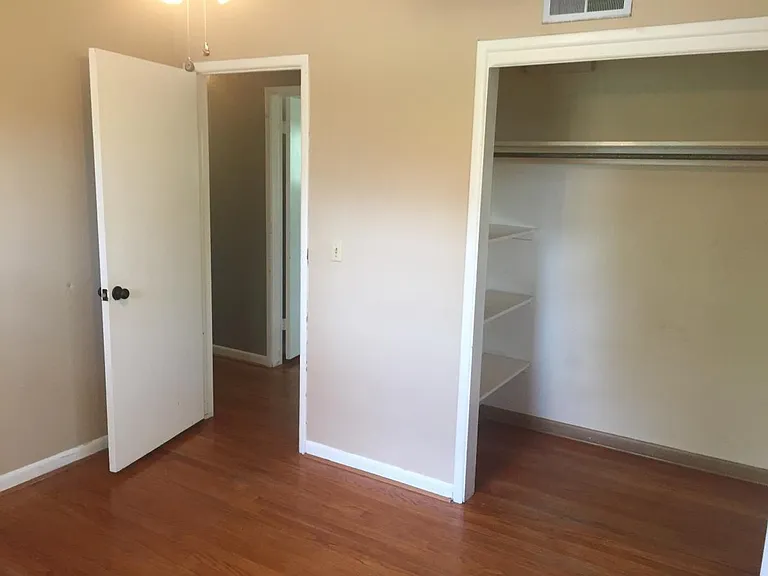 1602 Oakwood Dr — Photo 6