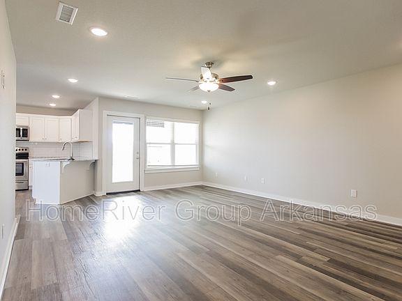 4th image of 347 N Mojave St