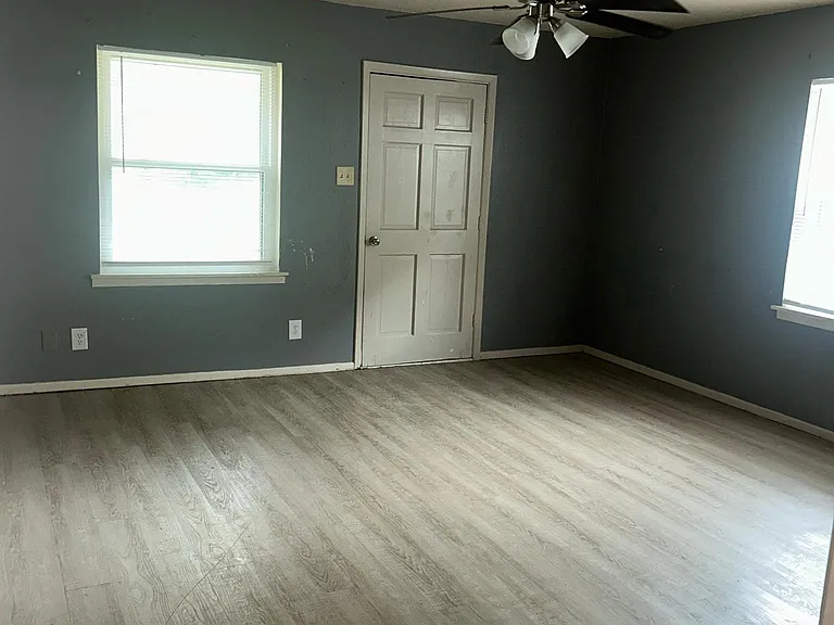 1437 S Rusk St — Photo 2