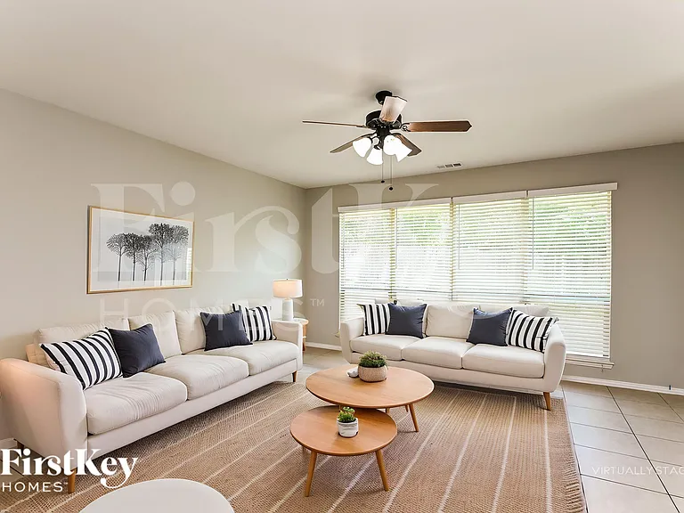 612 Celeste Ln — Photo 3