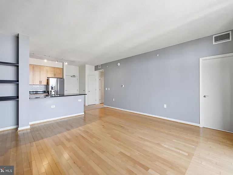 437 New York Ave NW #1005 — Photo 2