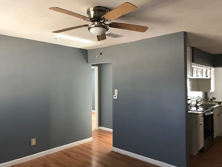 620 E Sears St — Photo 9