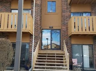 724 Rodenburg Rd APT 302, Roselle, IL 60172