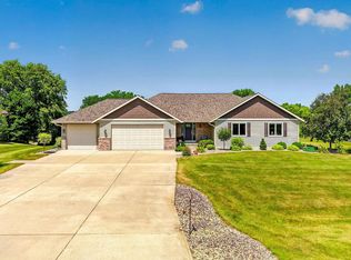 W14126 Crestview Dr, Prairie Du Sac, WI 53578