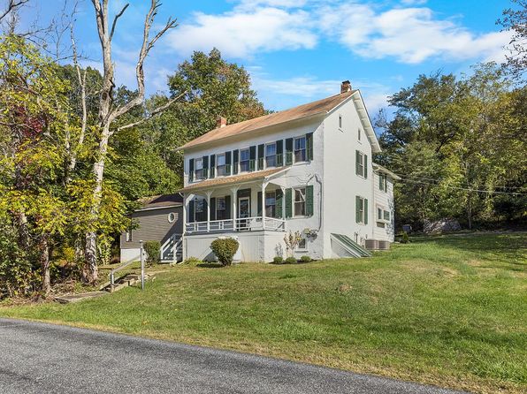 1284 School House Ln