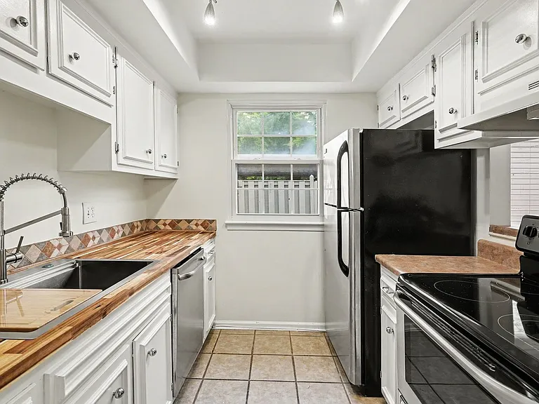 8300 Sawyer Brown Rd #R302 — Photo 4