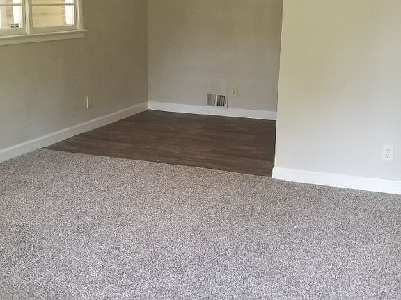 5th image of 640 Pineridge Dr