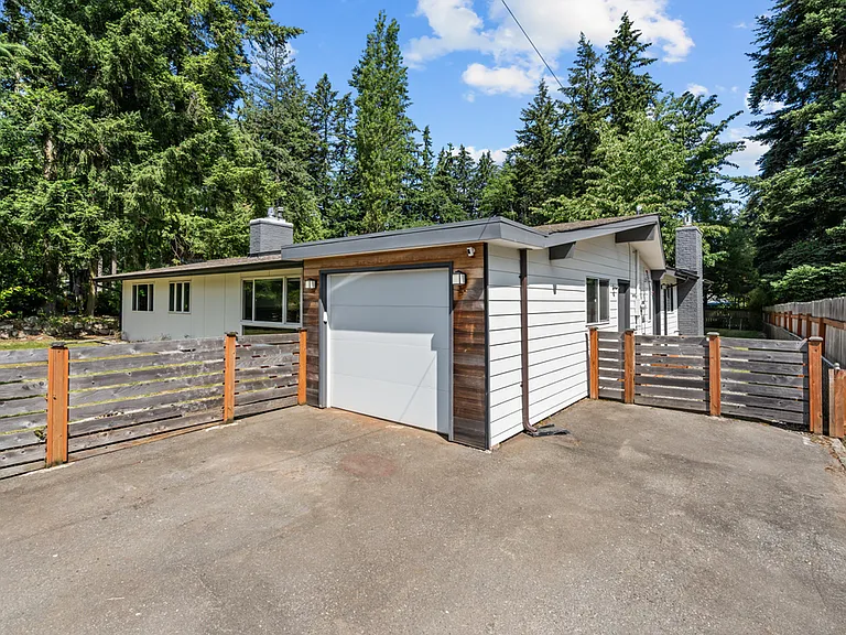 6027 176th St SW — Photo 3