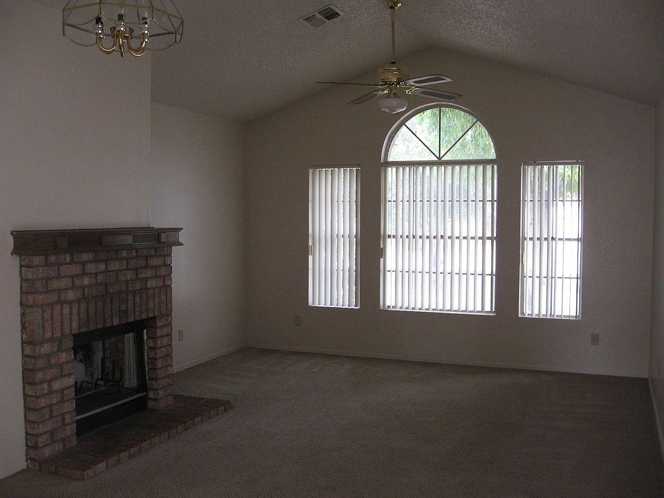 2nd image of 10105 W Colter St
