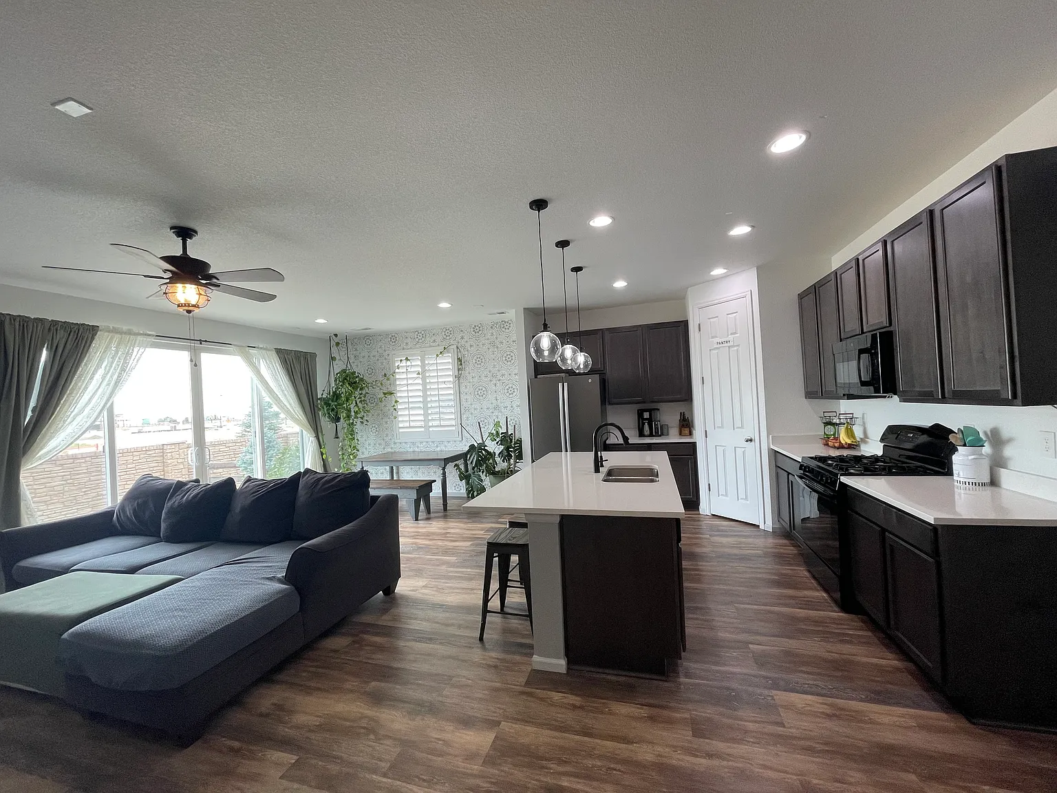 3 bed, 1450 sqft, $2,350 — Photo 2