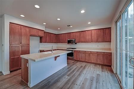 1st image of 6940 Lacey St #1