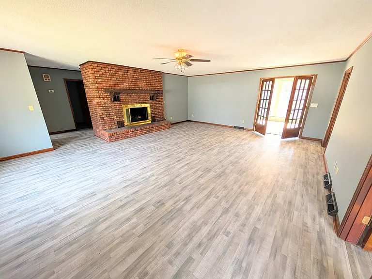 96 Glencrest Dr #A — Photo 3