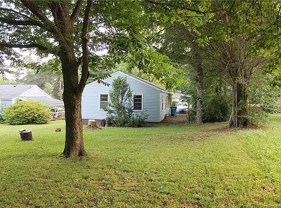2nd image of 207 Crescent Dr