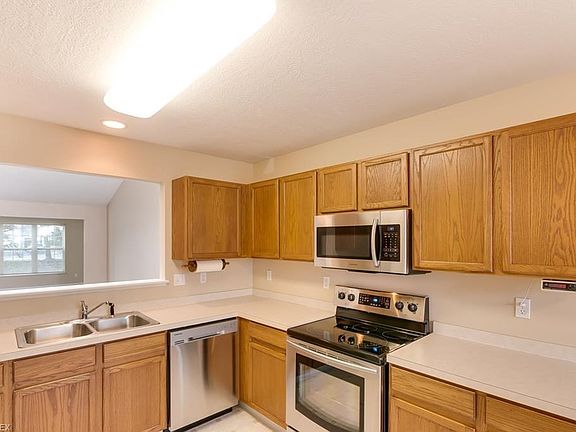 4th image of 216 Marilyn Ln #40