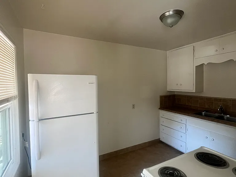 2737 Knox Ave #4 — Photo 9