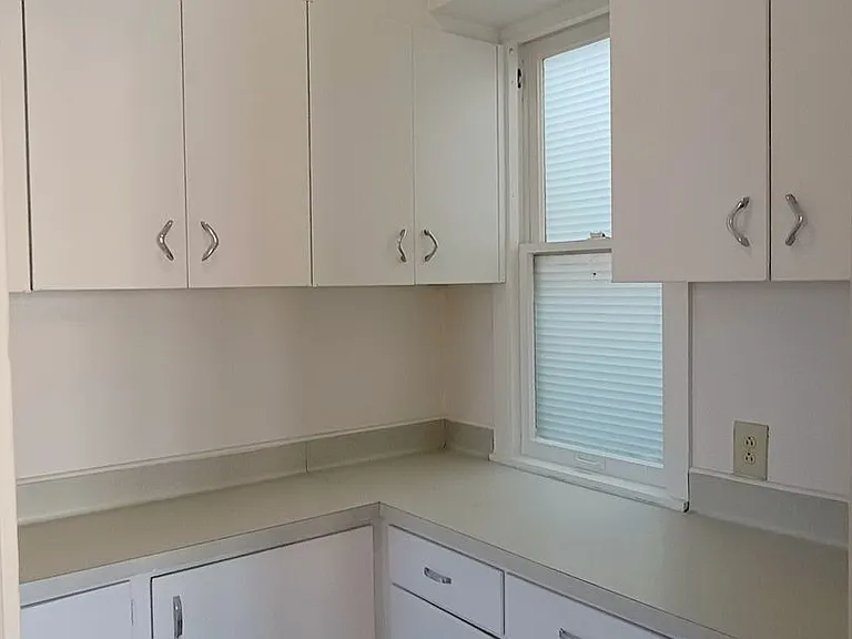 2518 N Farwell Ave — Photo 22