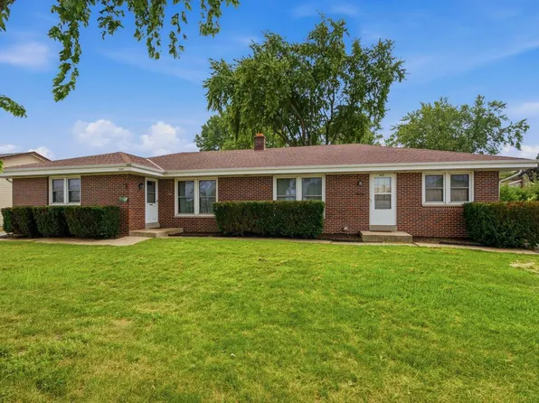 1045 W Sunset DRIVE #1047, Waukesha, WI 53189