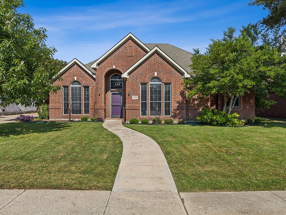 1st image of 203 Worchester Ln