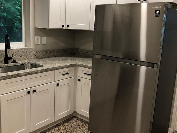 5th image of 228 Oglethorpe Pl