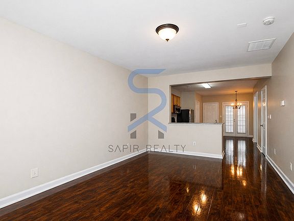 4th image of 973 Astor Ave