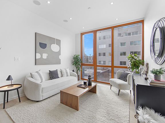 5th image of 224 N 6th St APT 3