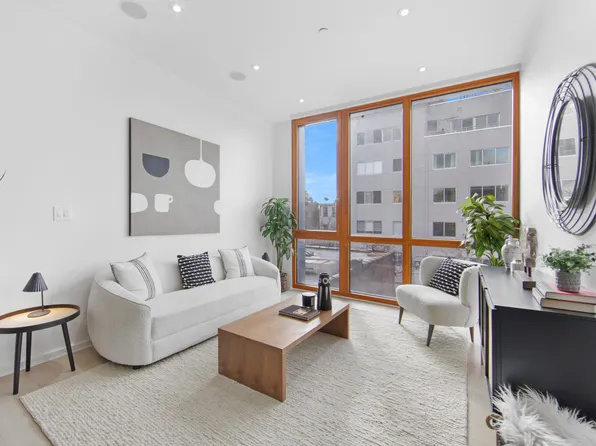 224 North Sixth Street image 3 of 13