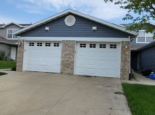 563 Pointe Ct SW, Rochester, MN 55902