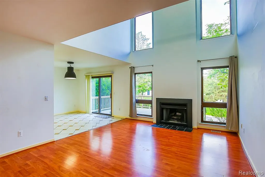 716 Eton Ct — Photo 4